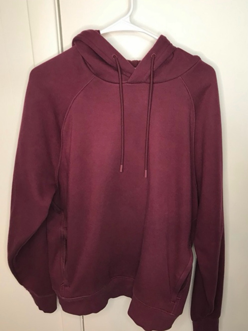 Fabletics Men's Hooded Pullover in Burgundy